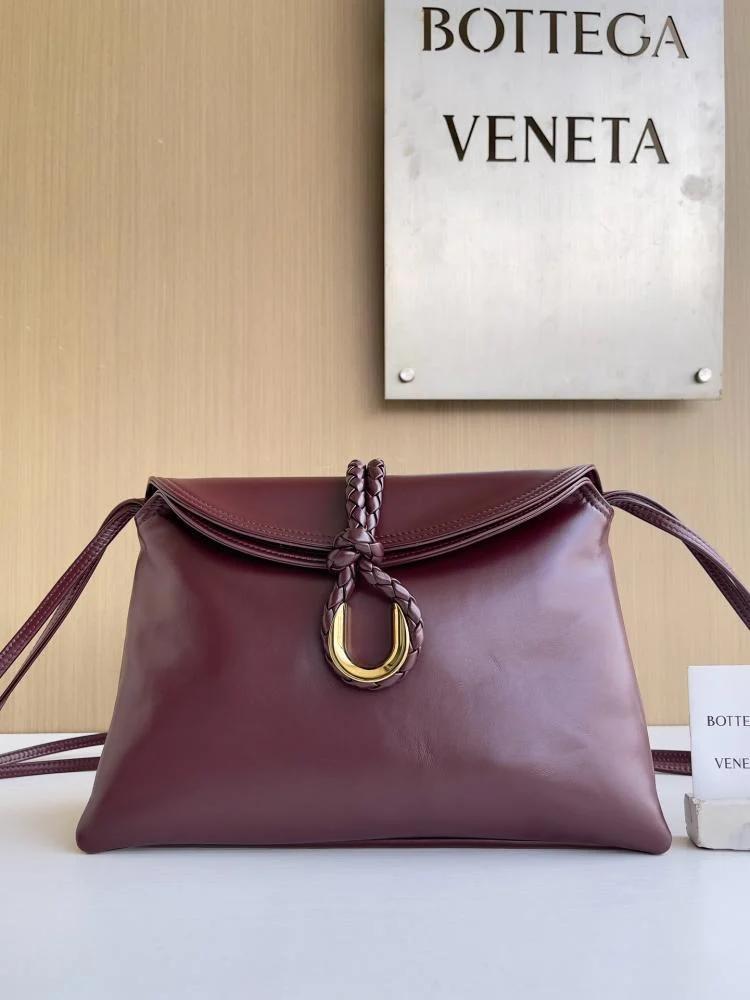 شنطة بوتيقا Winter Liberta مقاس 30cm