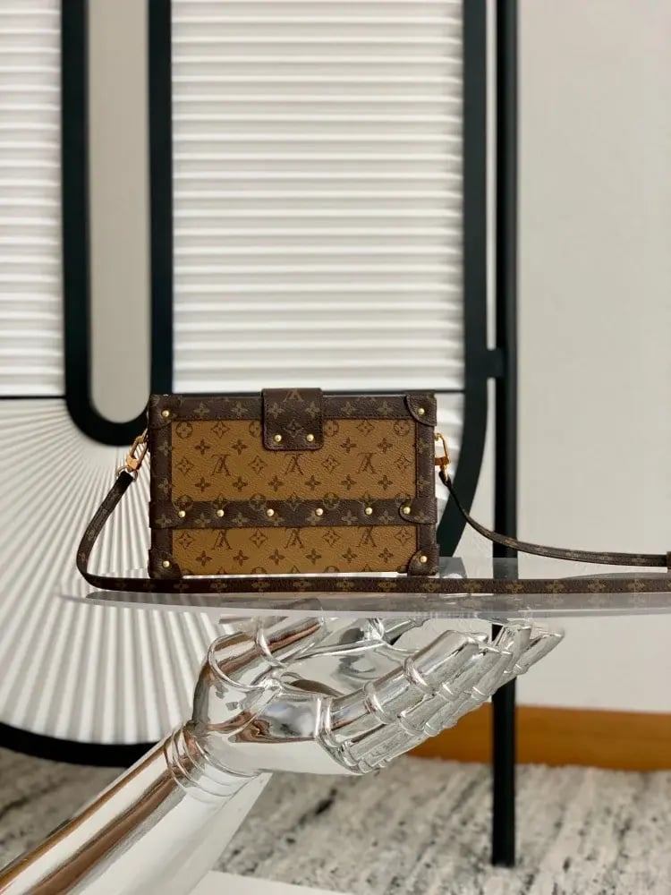 شنطة لوي فيتون PETITE MALLE مقاس20cm