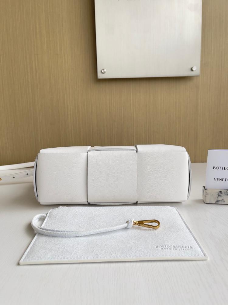شنطة بوتيقا Arco Tote مقاس 25cm
