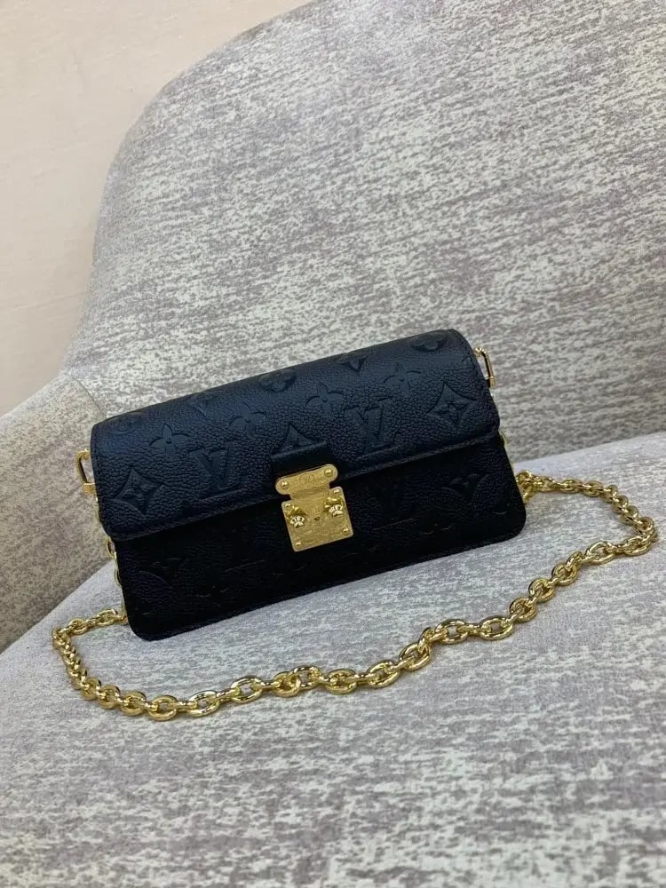شنطة لوي فيتون Wallet On Chain Métis مقاس19cm