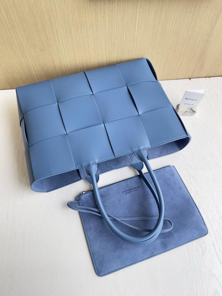 شنطة بوتيقا Medium Arco مقاس 37cm