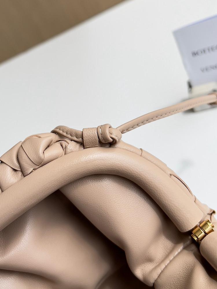 شنطة بوتيقا Mini Pouch مقاس22cm