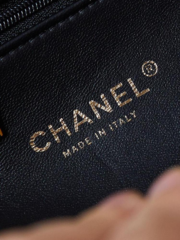 Chanel bag size 25