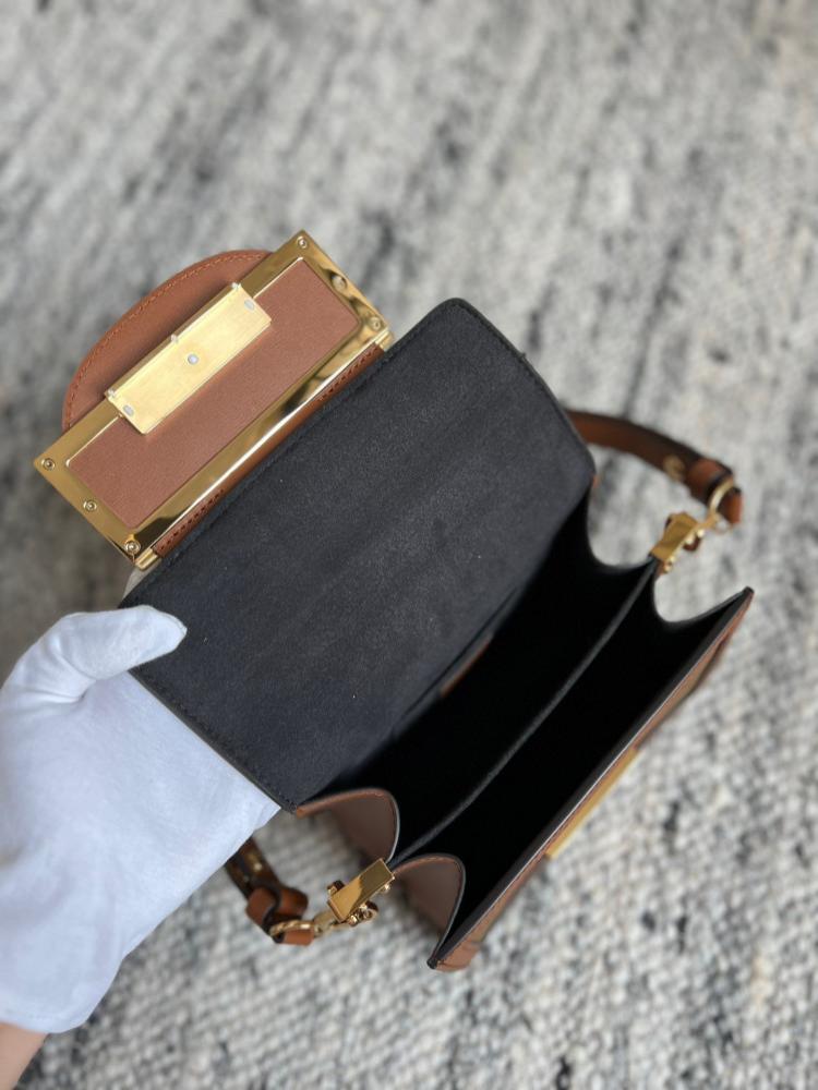 شنطة لوي فيتون Dauphine Lock XL مقاس20cm