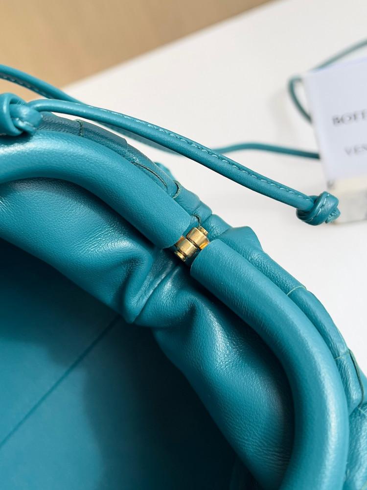 شنطة بوتيقا Mini Pouch مقاس22cm