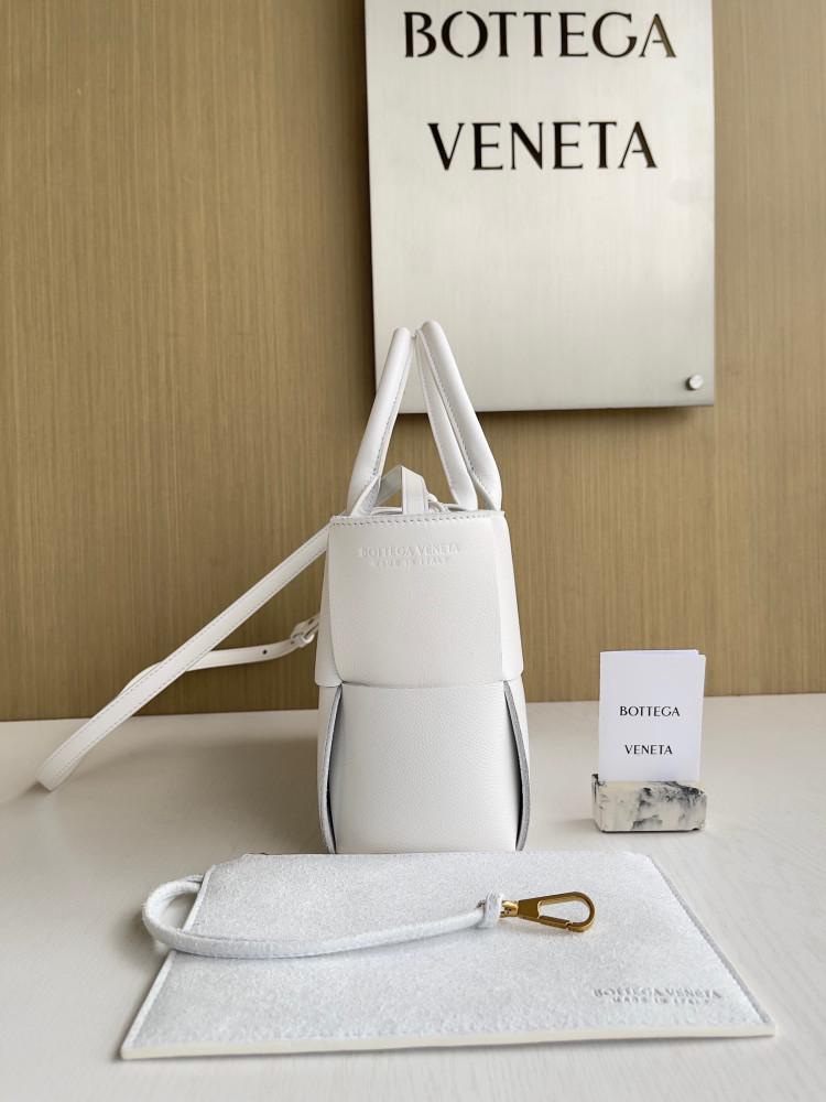 شنطة بوتيقا Arco Tote مقاس 25cm