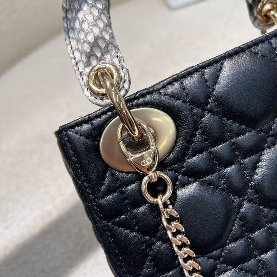 شنطة ليدي ديور مقاس 17cm