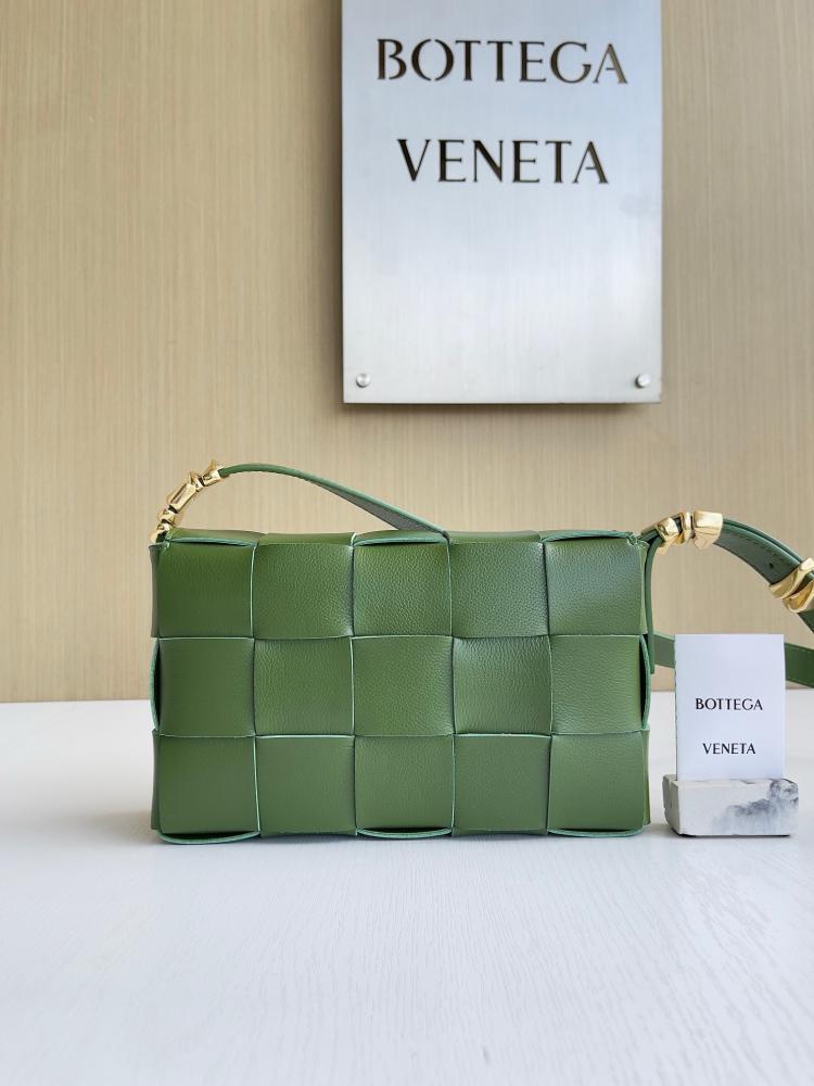 Boutique cassette bag size 23cm