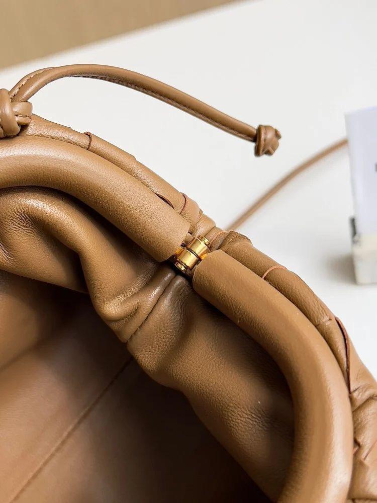 شنطة بوتيقا Mini Pouch مقاس22cm