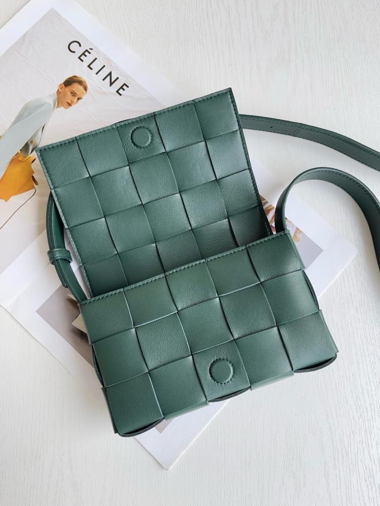 شنطة بوتيقا CASSETTE مقاس 20cm