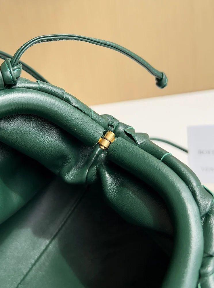 شنطة بوتيقا Mini Pouch مقاس22cm