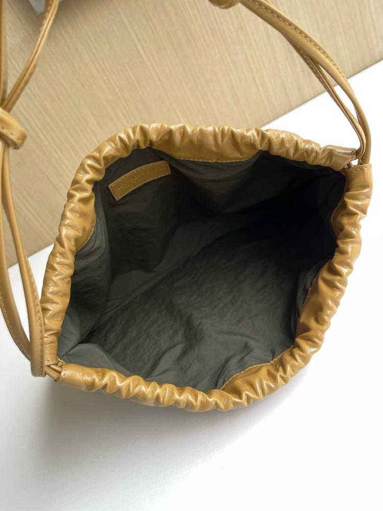 شنطة بوتيقا MEDIUM DUSTBAG مقاس 32cm