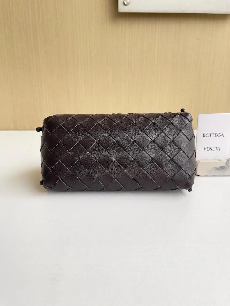شنطة بوتيقا LNTRECCIATO CONCERT POUCH مقاس 18.5cm