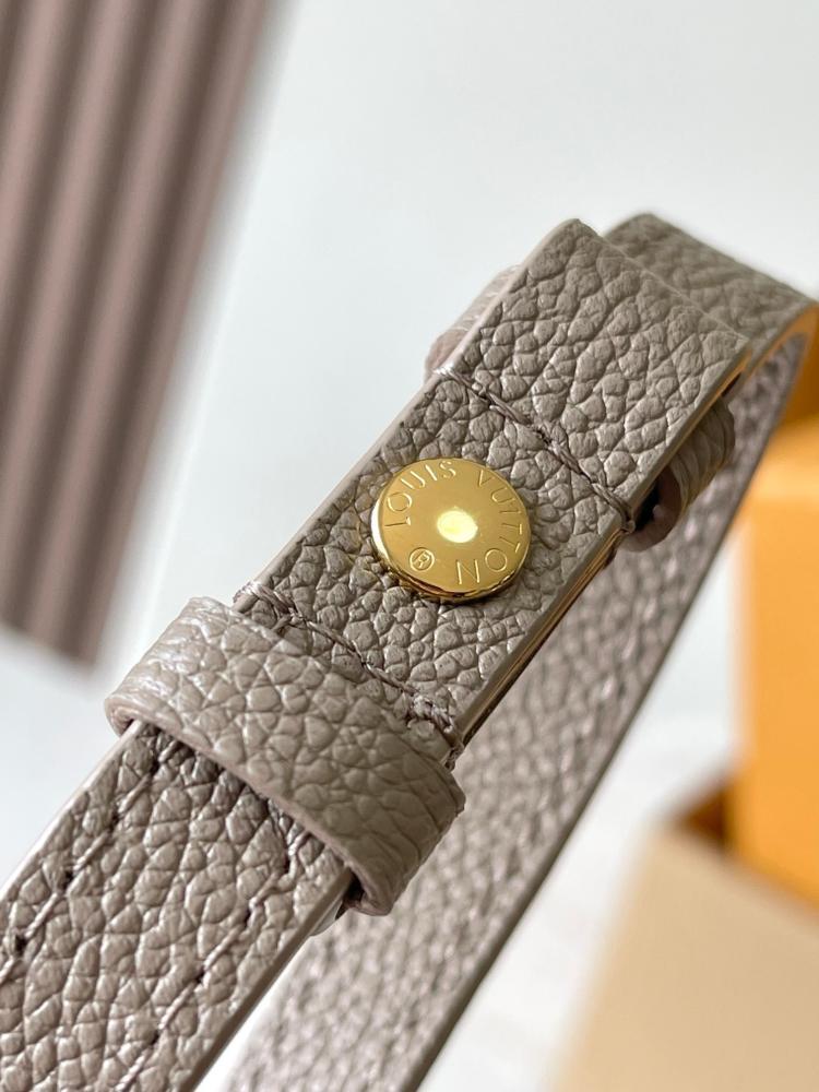 شنطة لوي فيتون Wallet On Chain مقاس 23.5cm