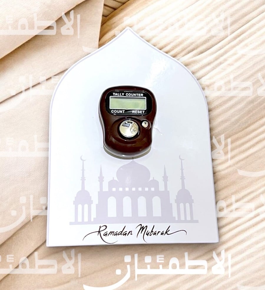 كرت بتصميم هلالي خلفية مسجد مع عداد تسبيح