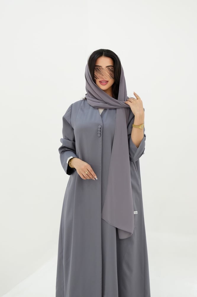 عبايه بكسرتين من الامام