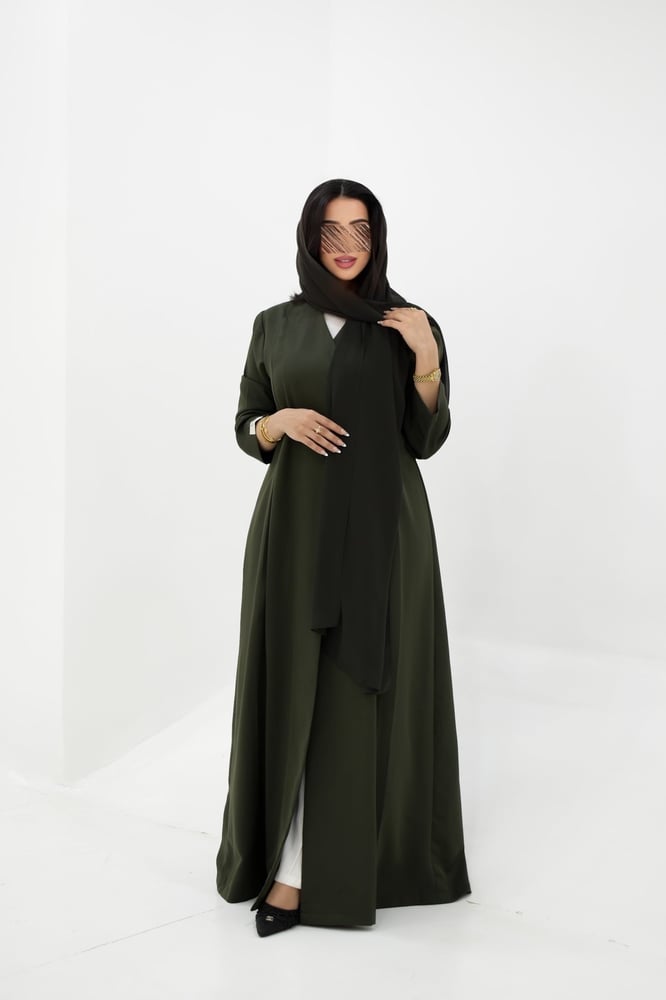 عبايه بكسرتين من الامام