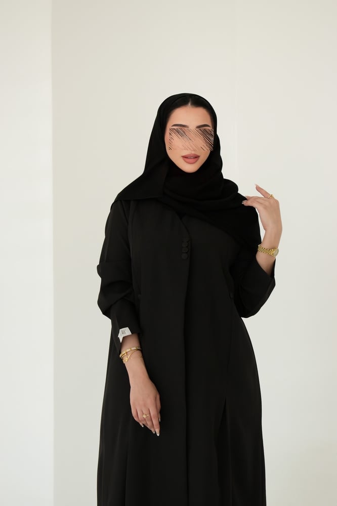 عبايه بكسرتين من الامام