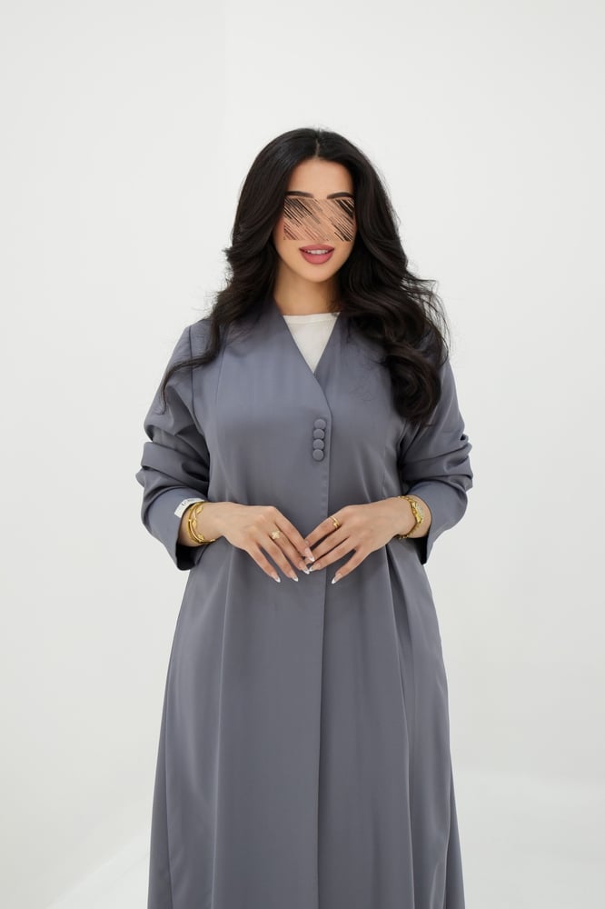 عبايه بكسرتين من الامام