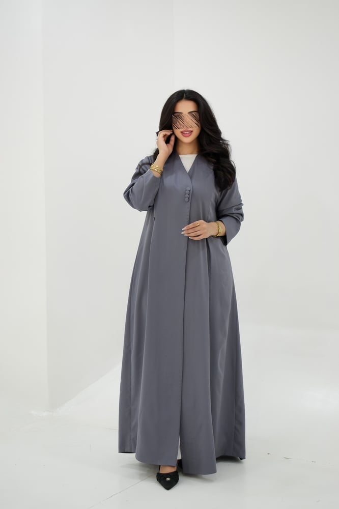 عبايه بكسرتين من الامام