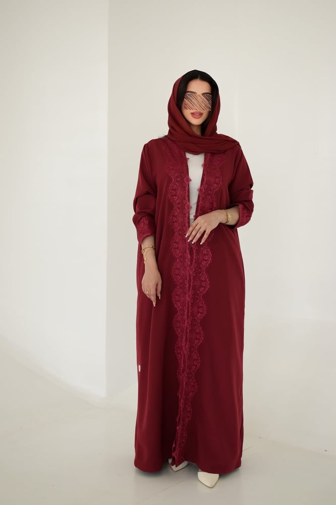 عبايه دانتيل احمر