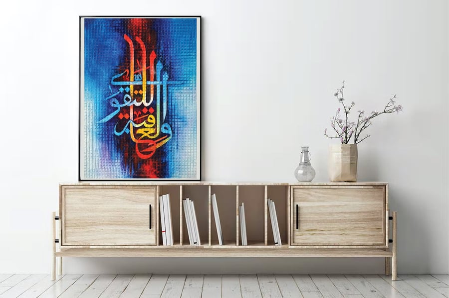 لوحة كانفس خط عربي أحمر وأزرق – ديكور جريء للمداخل