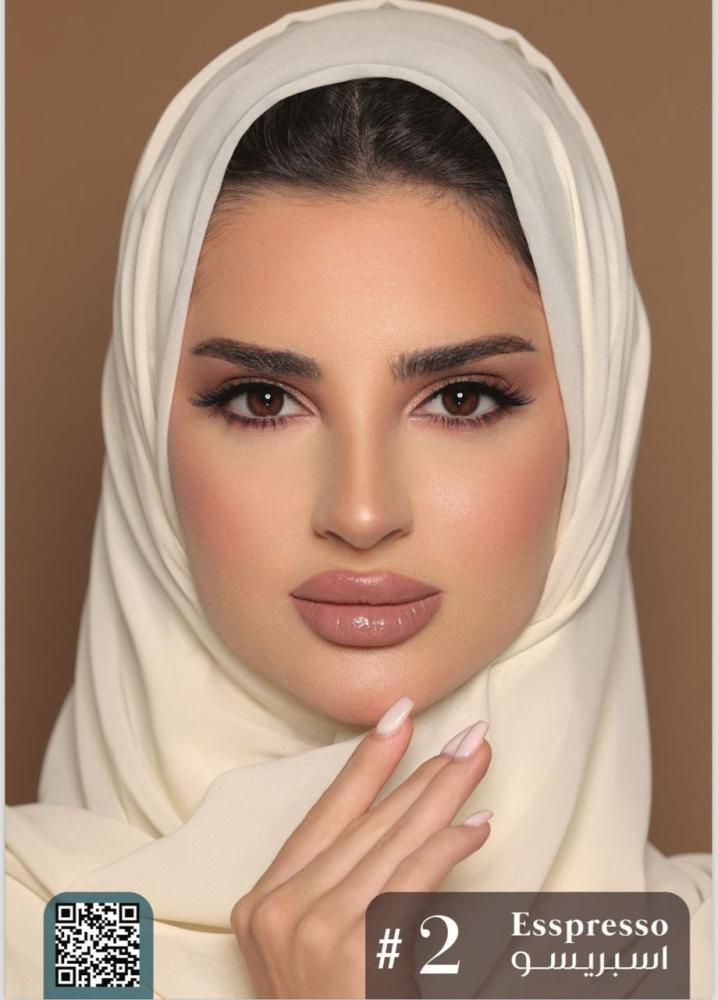 Lemonous brown-colored contact lenses