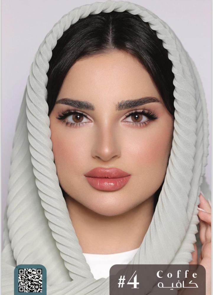 Lemonous brown-colored contact lenses