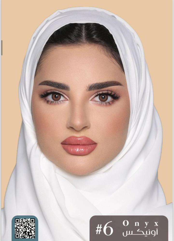 Lemonous brown-colored contact lenses
