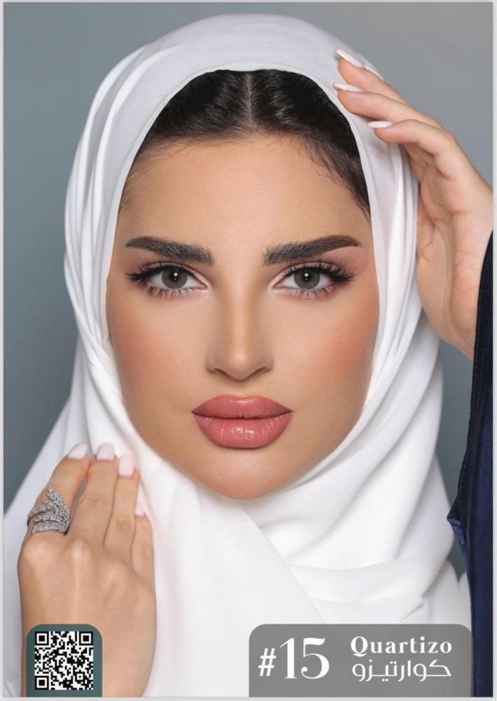 Lemonous brown-colored contact lenses
