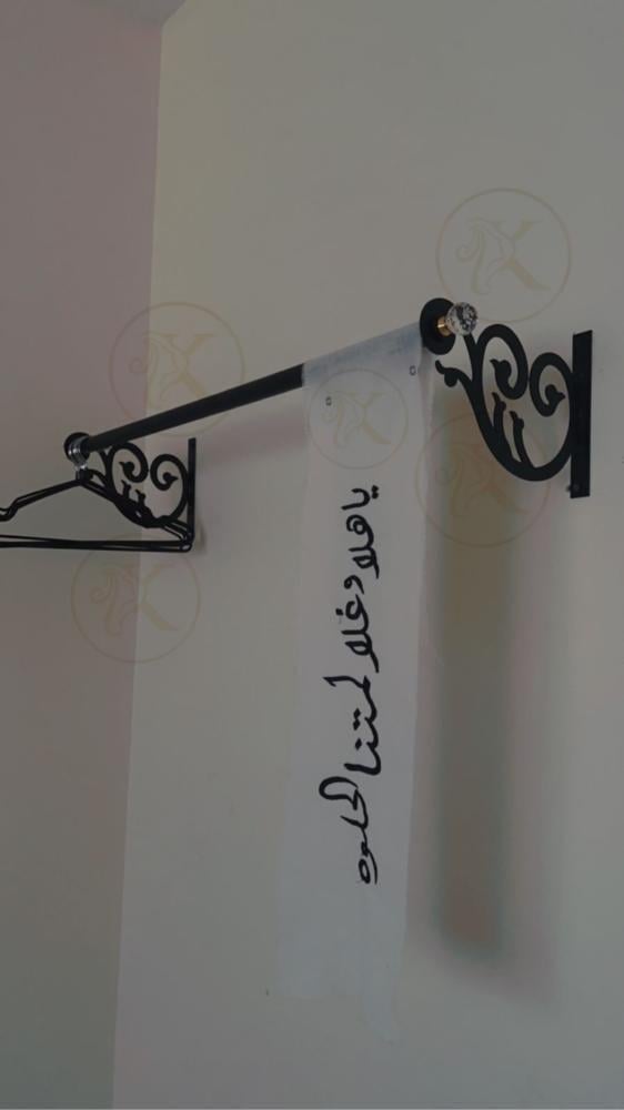 Clothing hanger for the wall