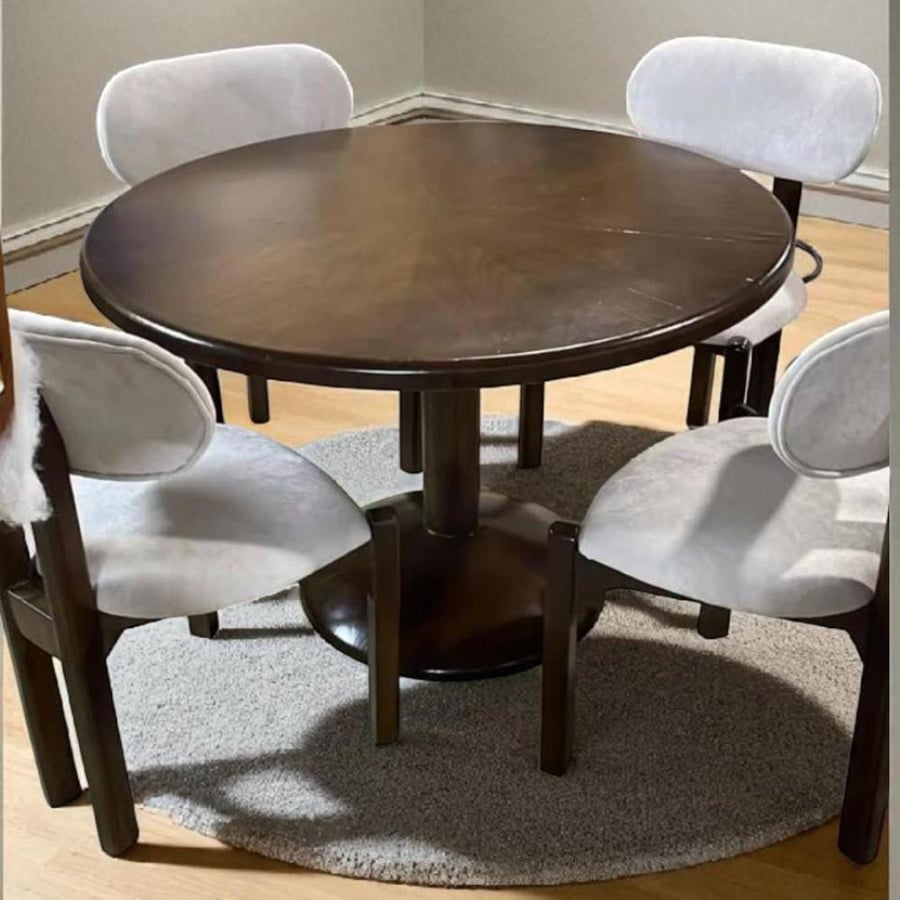 Round dining table with 4 chairs