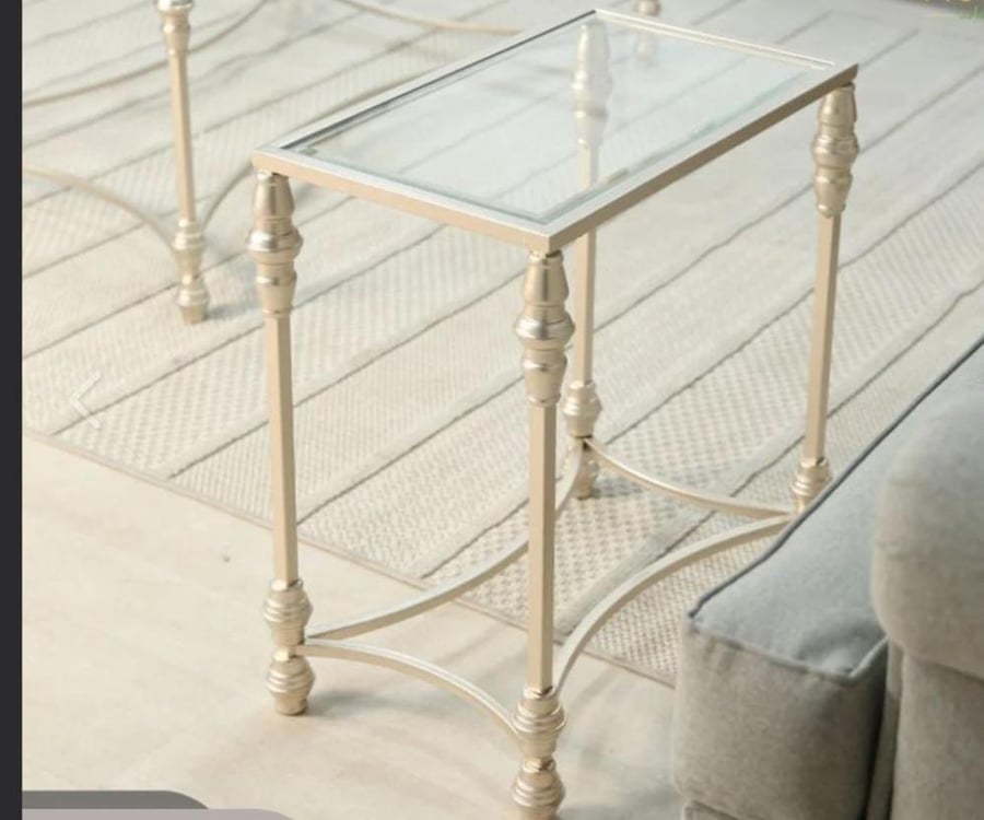 Service table for one person, champagne color