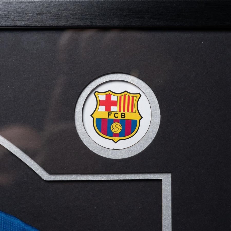 تيشيرت برشلونة بتوقيع رونالدينيو