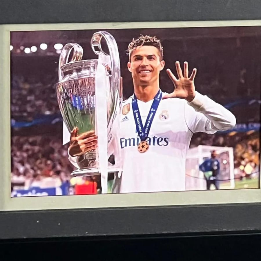 تيشيرت ريال مدريد بتوقيع كريستيانو رونالدو
