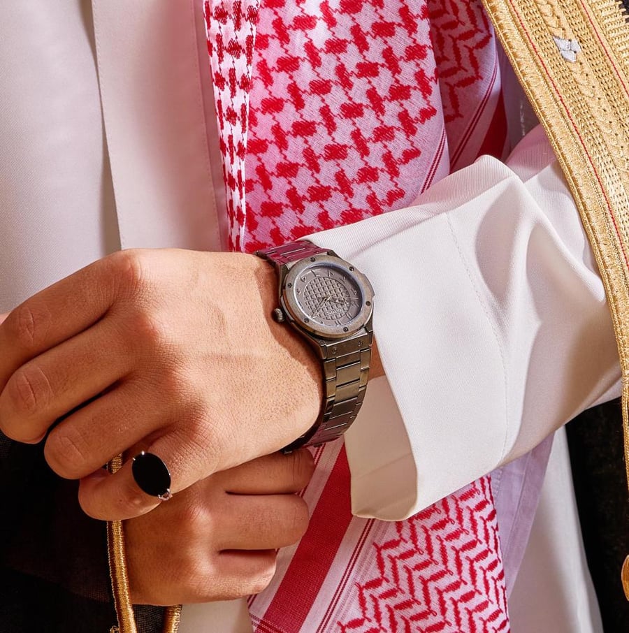 ساعة رجالية بلون اسود مميزة بارقام عربية