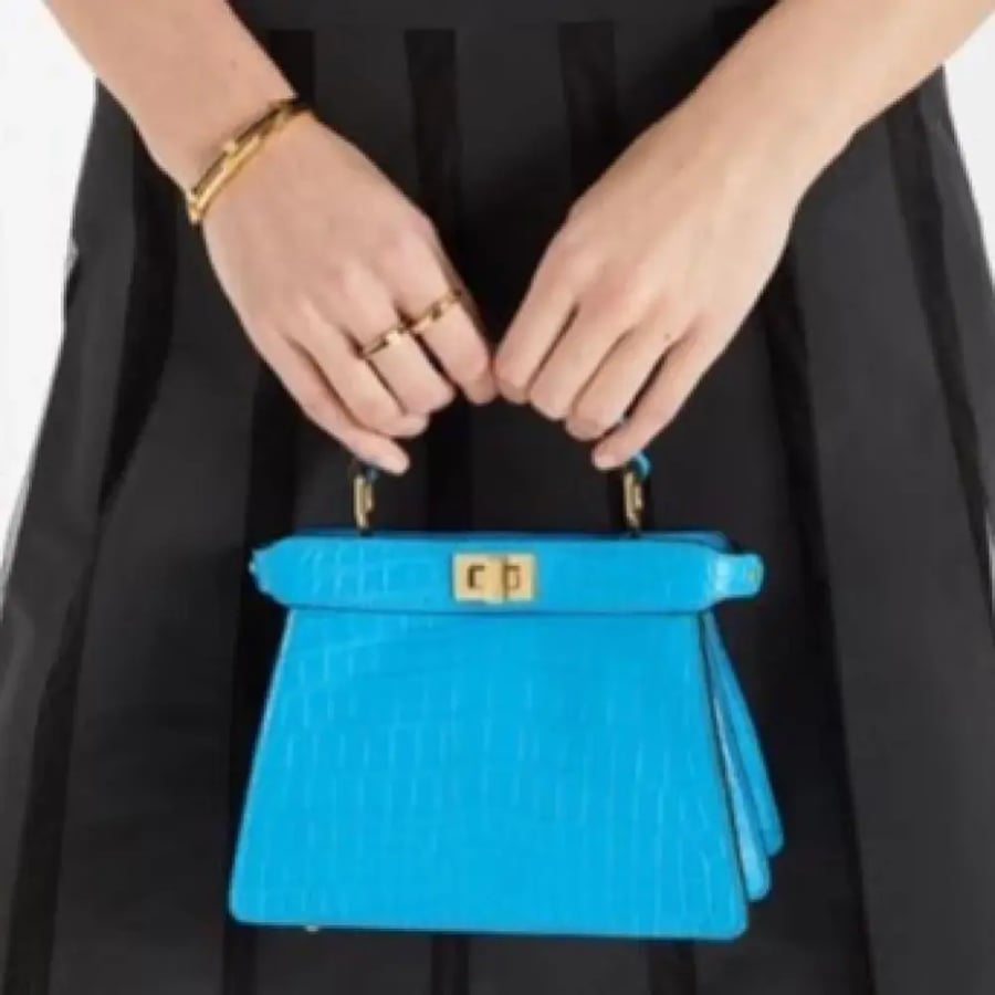اسوارة فندي  FENDI