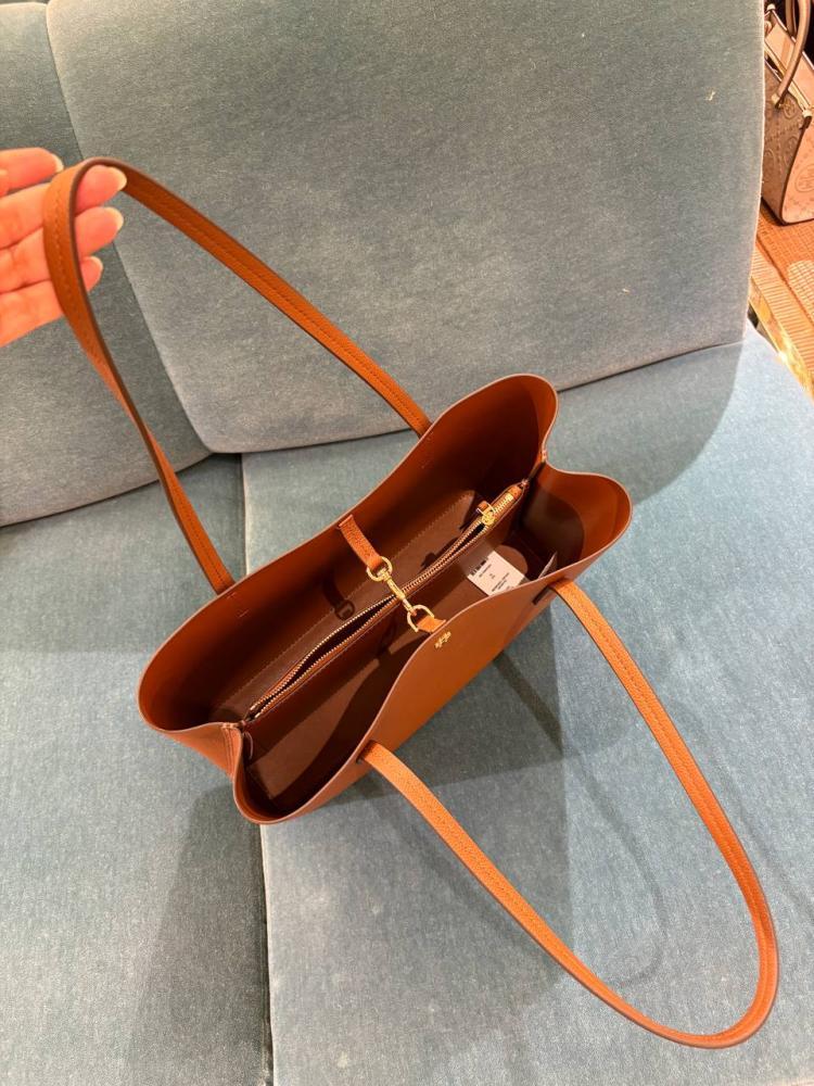 توري بورش  TORY BURCH