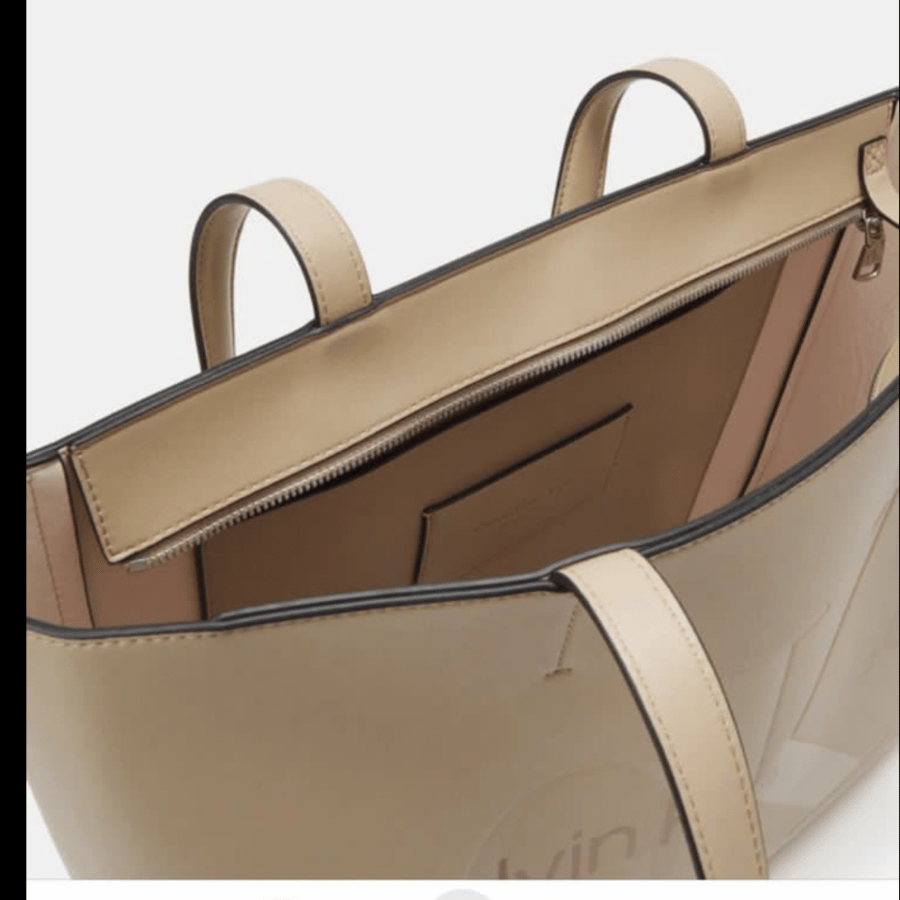 كالفن كلاين  Calvin Klein
