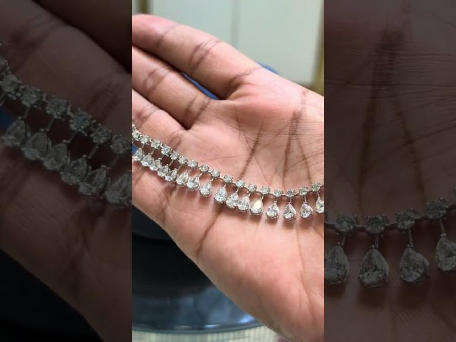 سويكت - عقد الماس سولتيرات طبيعي تصميم الدمعات الراقي ذهب ابيض عيار 18 الوزن 22.60 جرام و 14.45 قراط الماس بنقاوه VS-SI ولون G-H