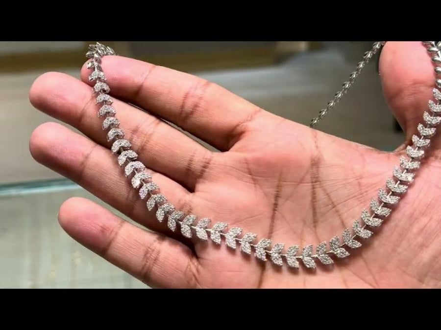 سويكت - طقم شبكة الماس "إكليل الألماس" الفاخر بنقاوة I وذهب عيار 18 الوزن 29.47 جرام