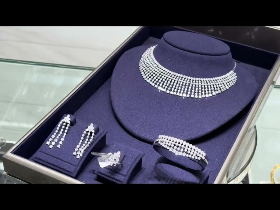 فرع ( سويكت ) طقم شبكة ذهب ابيض عيار 18 الوزن  42.96
