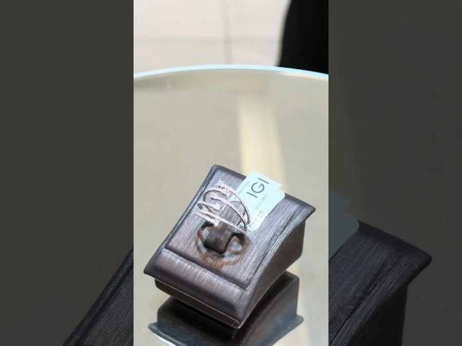 سويكت - خاتم الماس طبيعي تصميم انيق ذهب ابيض عيار 18 الوزن 2.65 جرام و 0.55 قيراط الماس بنقاوه VS-SI ولون H-I