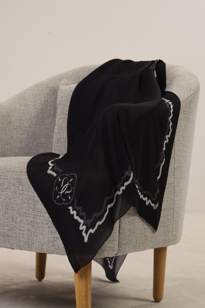 White to Black gradient linen abaya with lace on the chest and piped cuffs