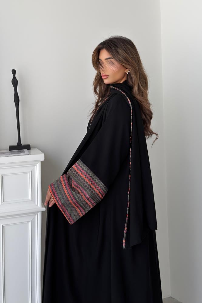 عبايات اكمام ملونه