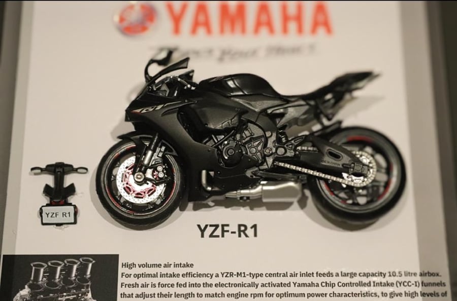 لوحة مجسم دباب اسود Yamaha