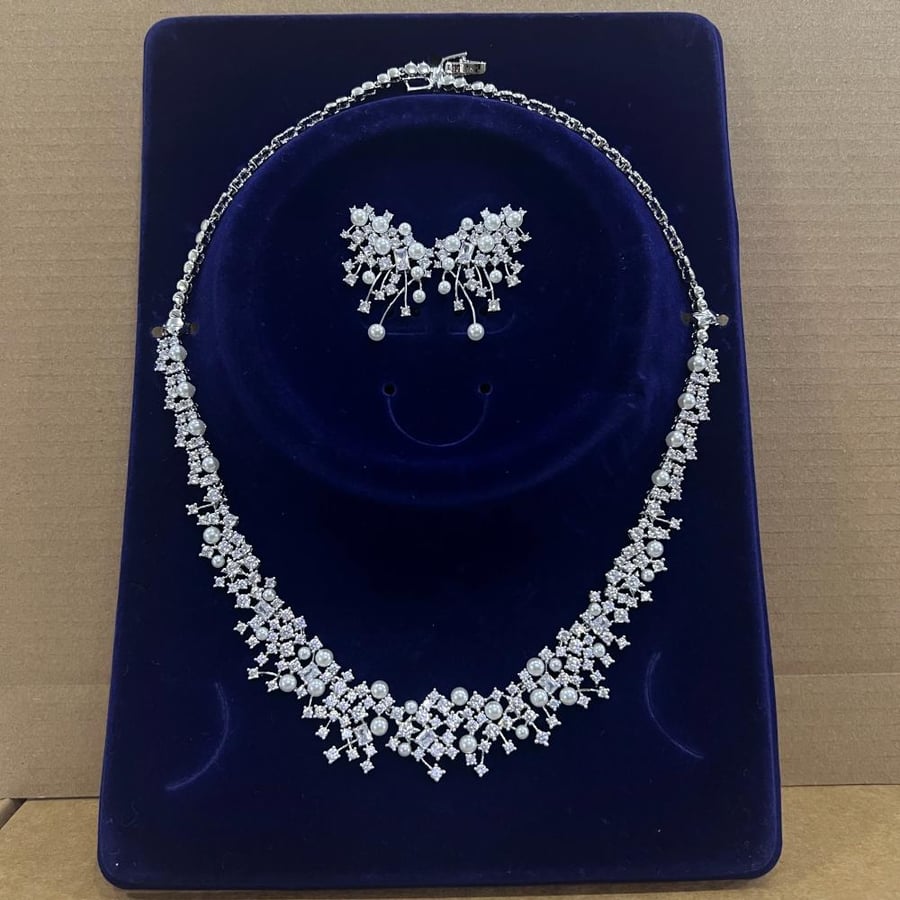 طقم مجوهرات نسائي فاخر من ASNORA مرصع بمكعبات الزركونيا واللؤلؤ اللامع طول: 41.0 cm