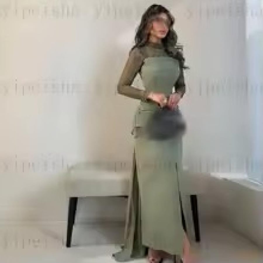 فستان سهرة عالي الرقبة