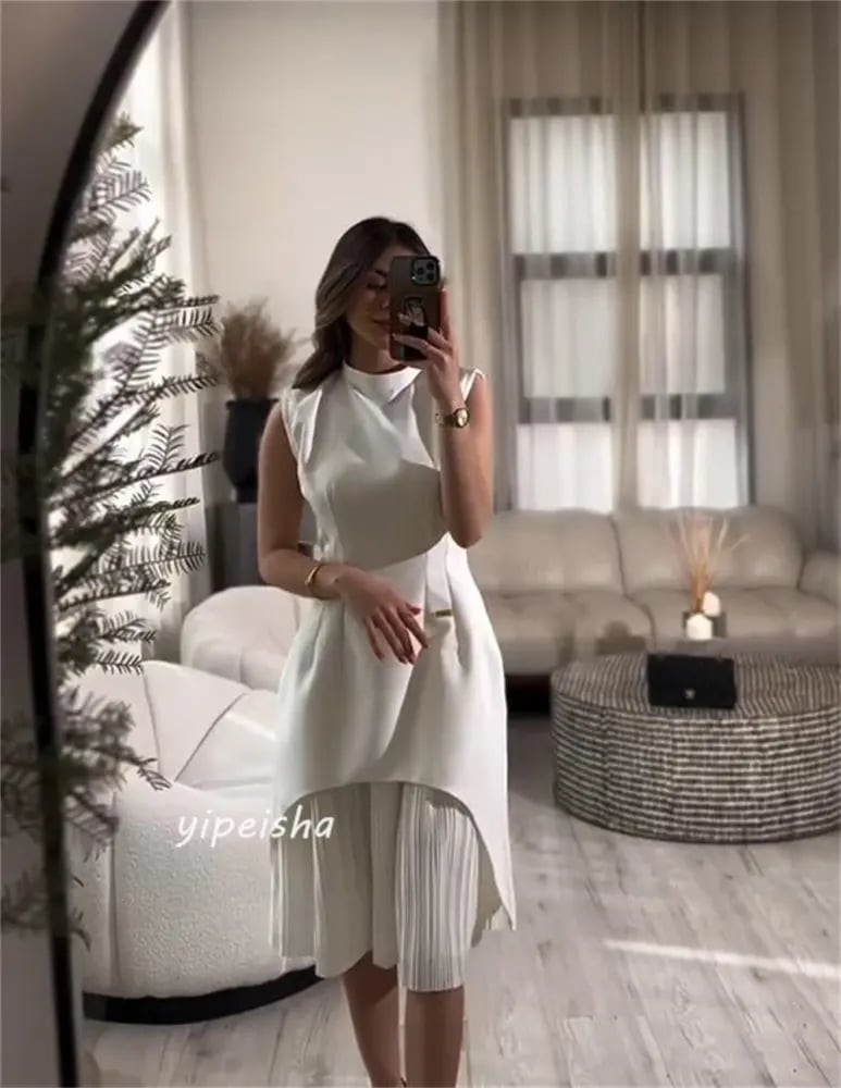 فساتين Jiayigong s المخصصة بطيات لأعياد الميلاد على شكل حرف a وياقة عالية مناسبة مخصصة بطول الركبة