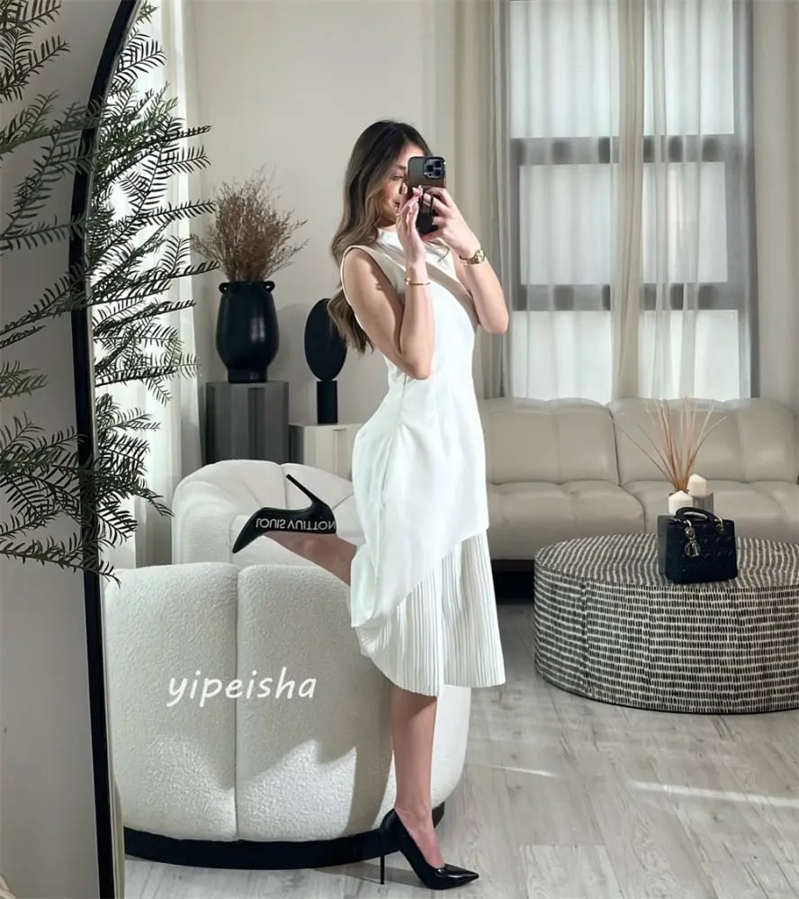فساتين Jiayigong s المخصصة بطيات لأعياد الميلاد على شكل حرف a وياقة عالية مناسبة مخصصة بطول الركبة